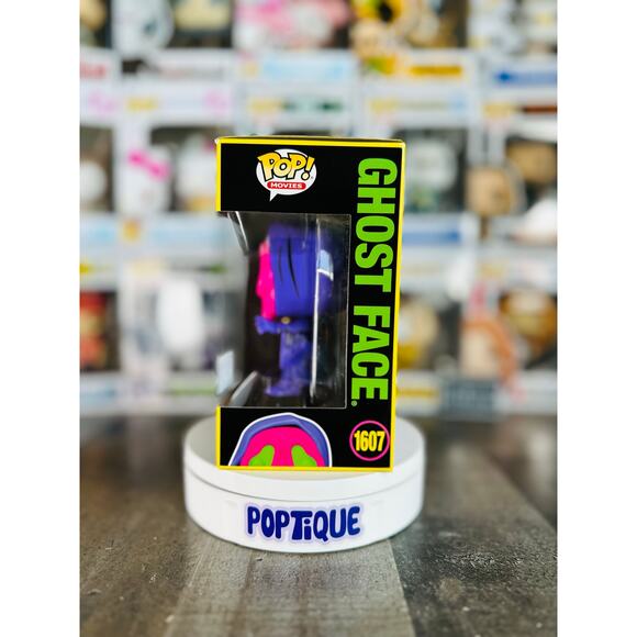 Scream Ghost Face Black Light Funko Pop! #1607 - Entertainment Earth Exclusive - Picture 2 of 6